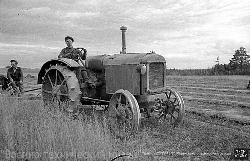 Голые девушки на тракторах (83 фото)